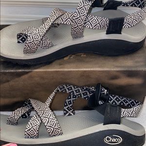 Chaco — Black + White Pattern